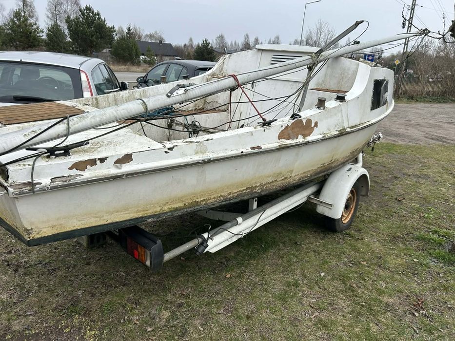 Jacht kabinowy żaglówka z silnikiem i przyczepą