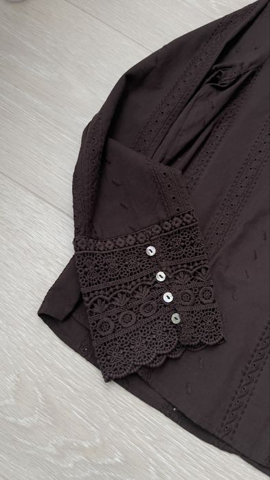 Блуза з прорізною вишивкою Zara