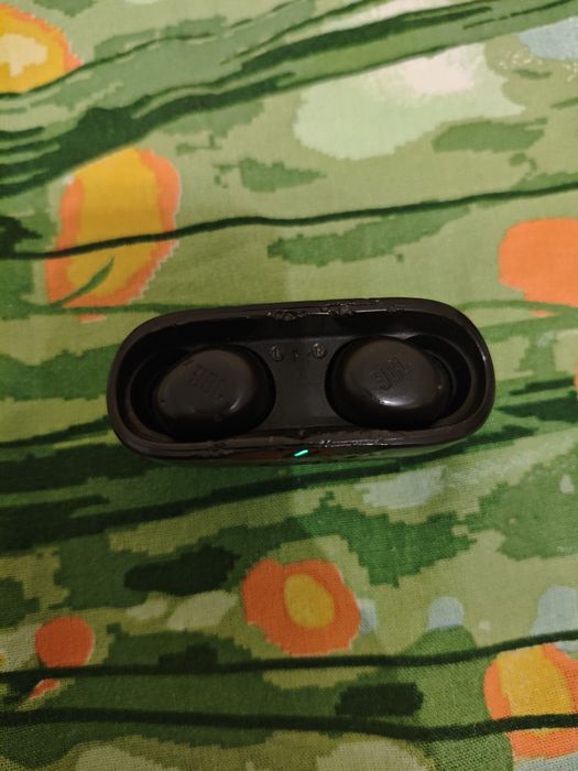 Продам навушники jbl wave