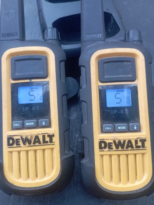 Комплект 2 рации DeWalt Heavy Duty Walkie-Talkie DXFRS800