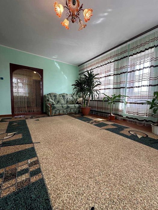 Продаж цегляного двоповерхового будинку в с. Березна