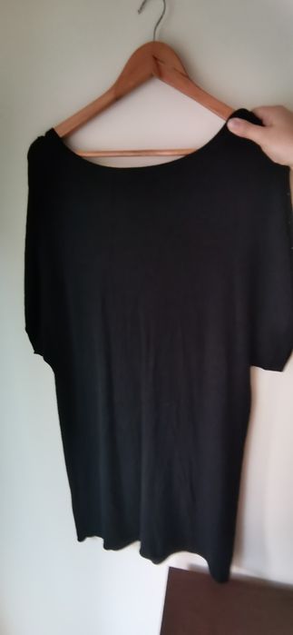 Vestido de tecido grosso com brilhantes