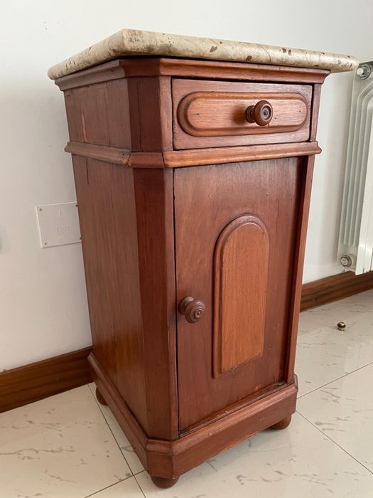 Mesa de Cabeceira