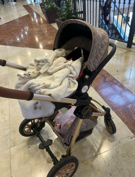 Carrinho de bebe + bebe conforto