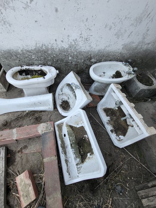 Material de casa de banho, bidé, lavatório e coluna de bidé