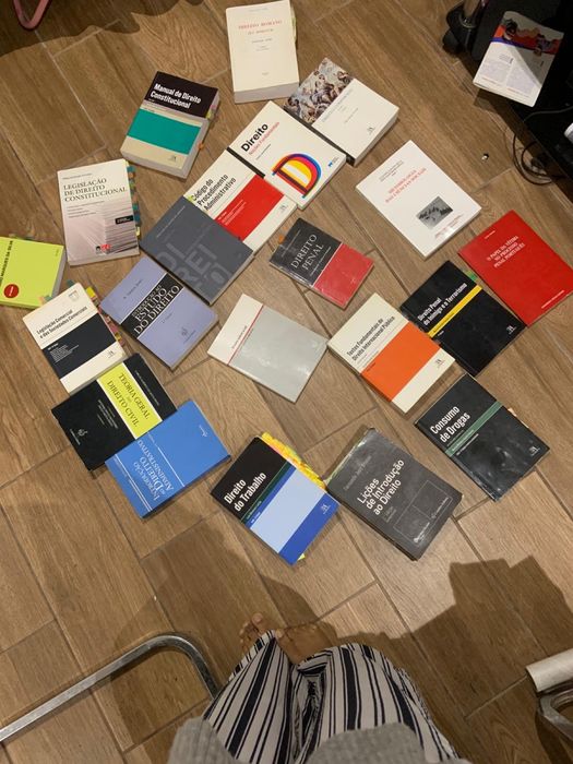 Livros de direito dos mais diversos