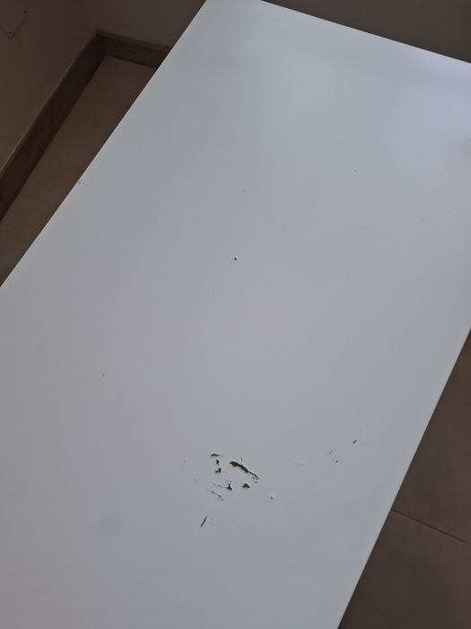 Vendo secretária para criança usada com ligeiro desgaste.