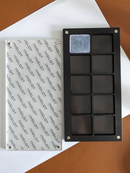 Inglot Freedom System Square Palette-10/Футляр для косметики на 10 квадратних осередків