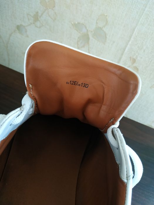 Продам кожаные кроссовки BALLY  большой размер  стелька 31 см