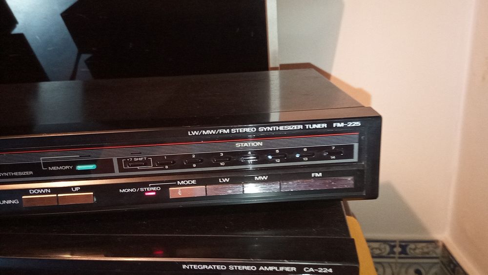 Amplificador Fisher com radio