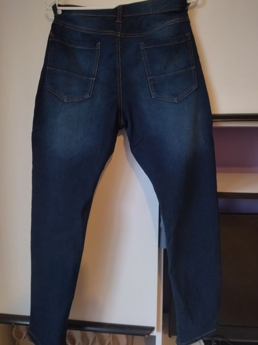 Spodnie jeans chłopięce.