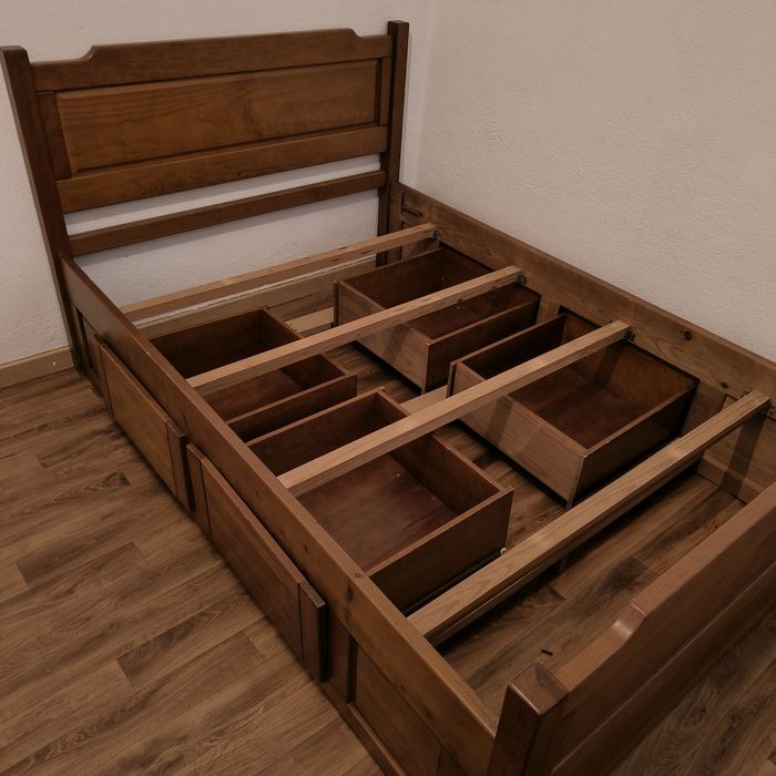 Cama casal com gavetas