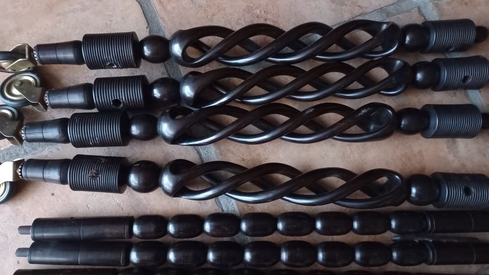 Mesa de apoio em pau preto de Moçambique