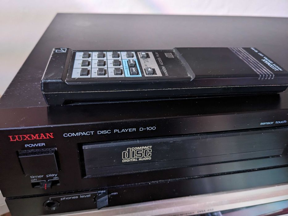 Luxman D-100 cd player