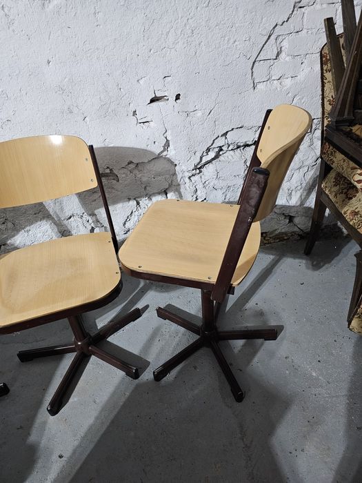 Krzesło szkolne obrotowe lata 80-te