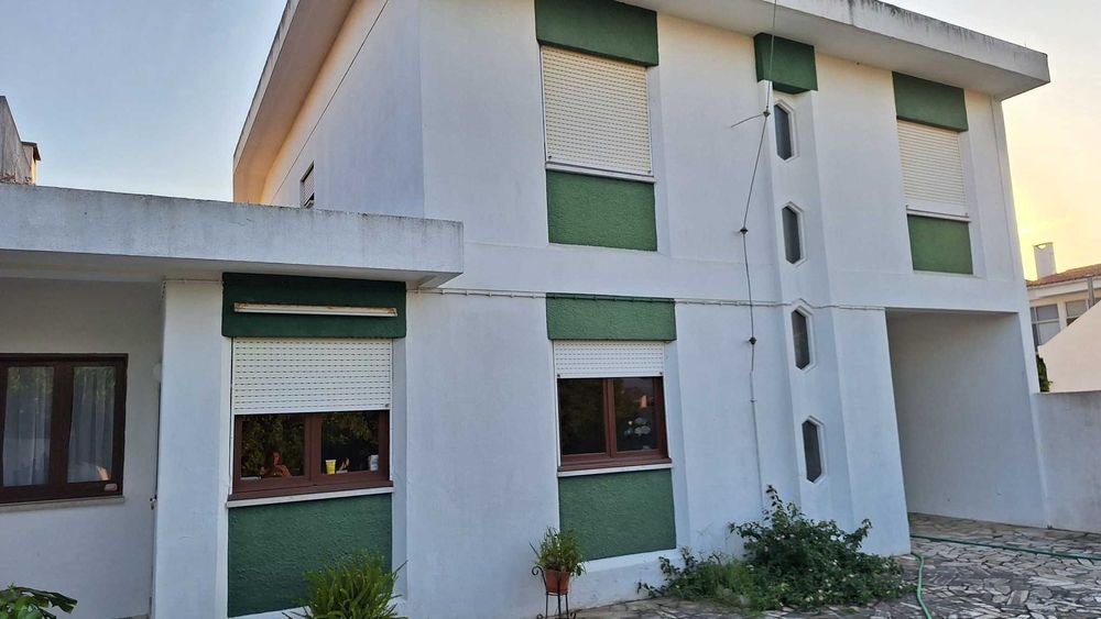 Moradia Independente no centro de Alpiarça - Oportunidade de negócio