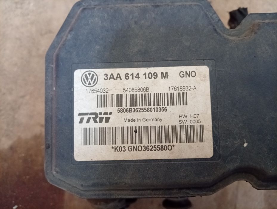 Volkswagen Passat B7 pompa ABS hamulcowa