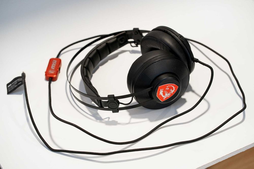 MSI Katana GF76 11UC - Intel i7-11800H, 16GB, 1 TB, RTX 3050 + Headset