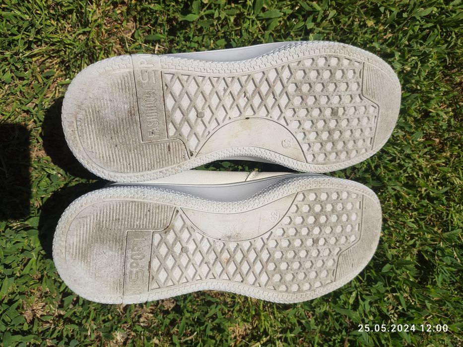 Кросовки ,мокасини