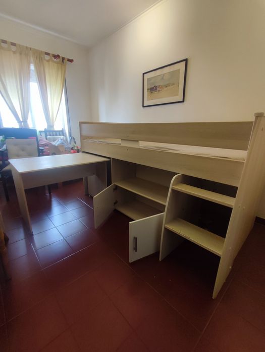 Cama alta de criança