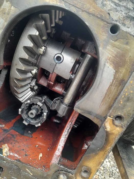 Tylny most Belarus 952 MTZ 820 Pronar zwolnica atak koło wom