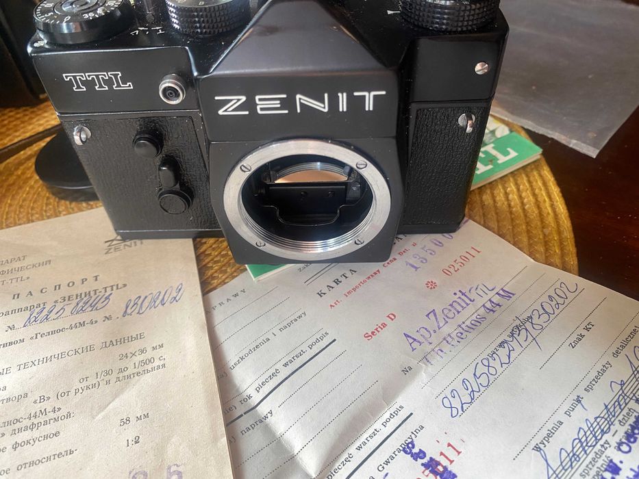 Zenit TTL z dokumentami w pudełku jak nowy