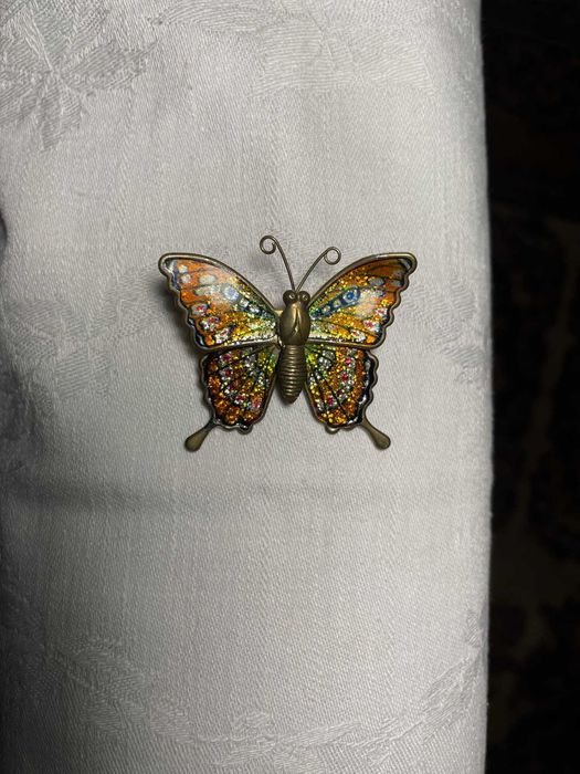 Вінтажна брошь-метелик з емалями