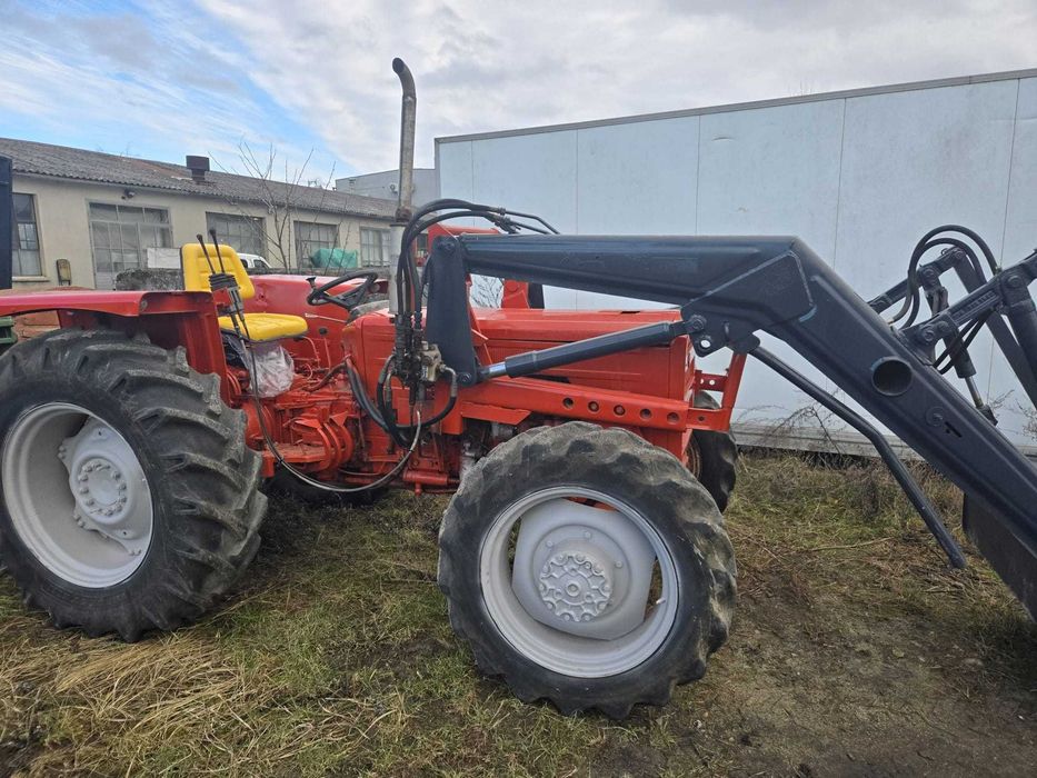 Ciągnik rolniczy Renault z turem