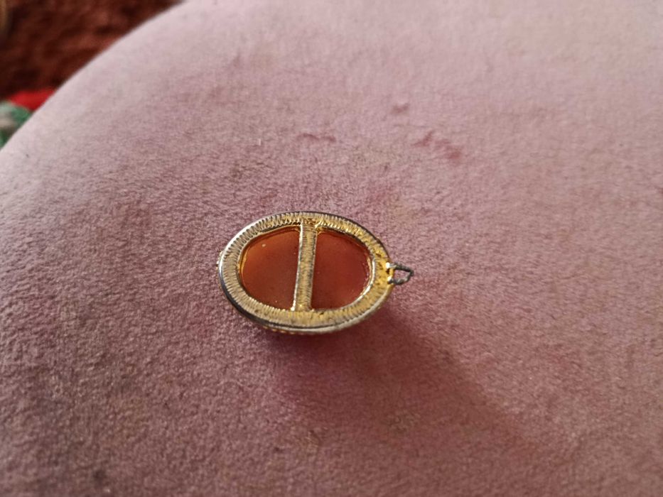 Кулон Камея ,ракушка?