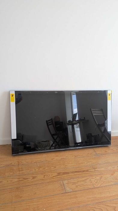 Hisense 55E7S QLED 4K 55" – como nova, usada apenas 1 vez