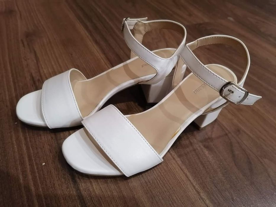 Białe eleganckie sandałki - rozmiar 36 - jak nowe!