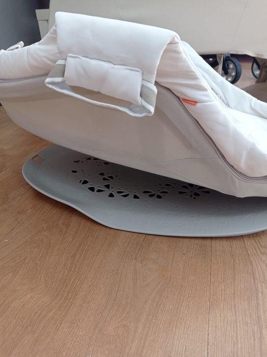 Berço espreguiçadeira de baloiço Stokke bounce n sleep