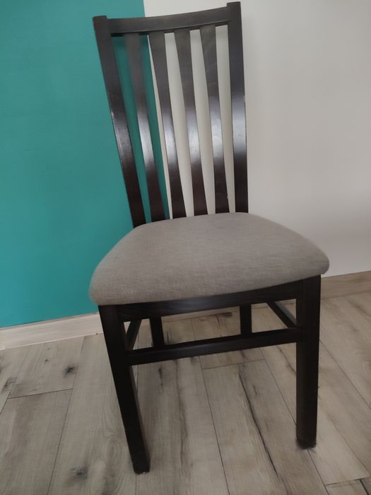 Stół plus 4 krzesła