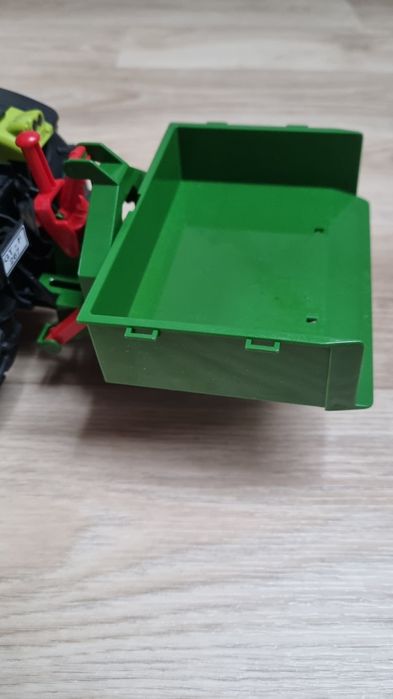 Traktor z przyczepą bruder