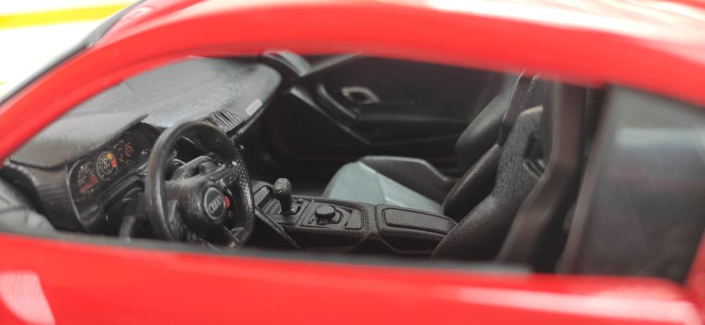 Audi R8 V10 Plus 1/18 Maisto