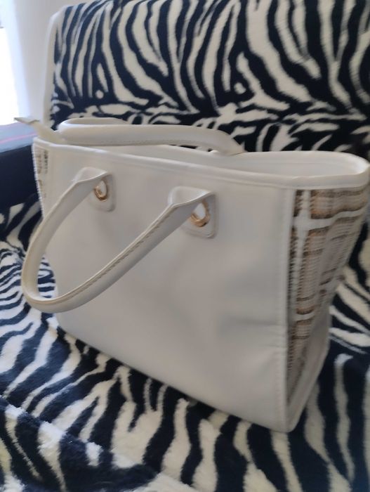 Jasna torebka do ręki