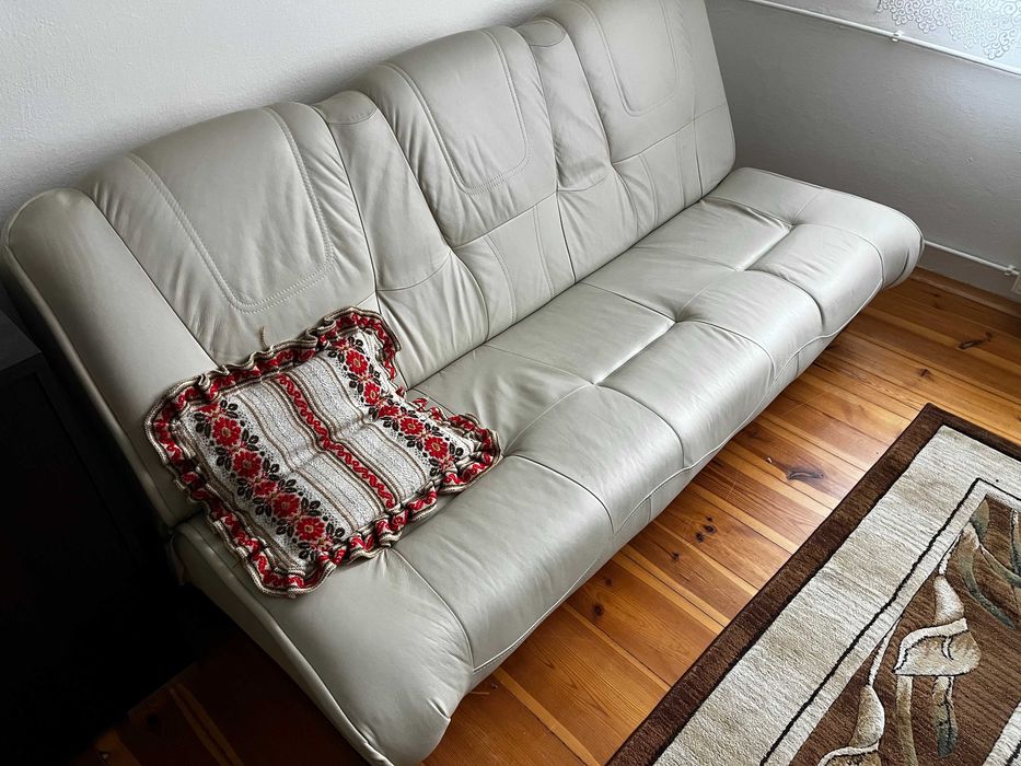 Komplet wypoczynkowy KASPRZAK – sofa 3-osobowa + 2 fotele – jasna eko skóra – stan bdb