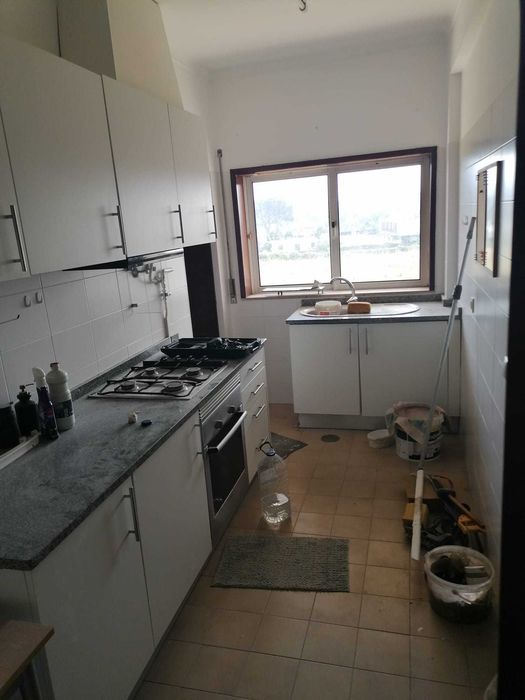 VENDO/ALUGO T3 com boas areas  e terraço