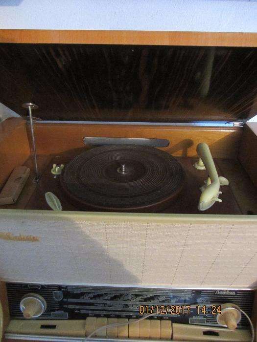 Ламповая радиола "LATVIA" в отл. состоянии.1960 г.в.