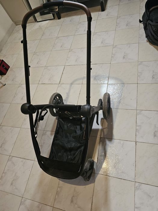 Conjunto Maxi-Cosi – Carrinho Zelia S + Base Isofix FamilyFix3