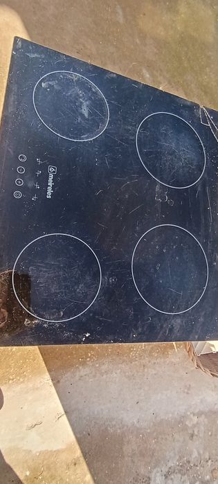 Placa Meireles com canto partido mas a funcionar