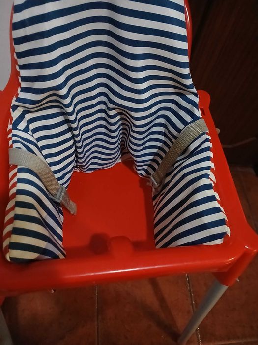 Cadeira de alimentaçao Ikea ,sem mesa.