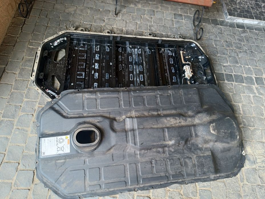 Корпус до батареї mitsubishi outlander hybrid