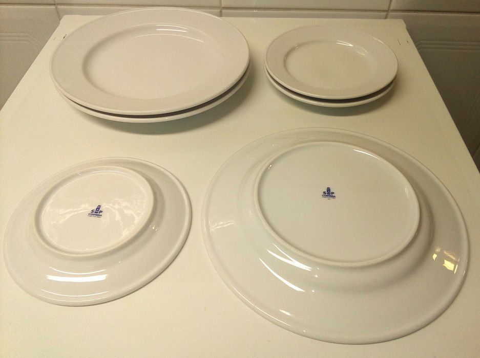 Pratos de cerâmica da marca SP Coimbra – Grupo Vista Alegre