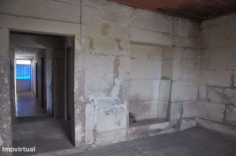 Casa para Restauro em Abação