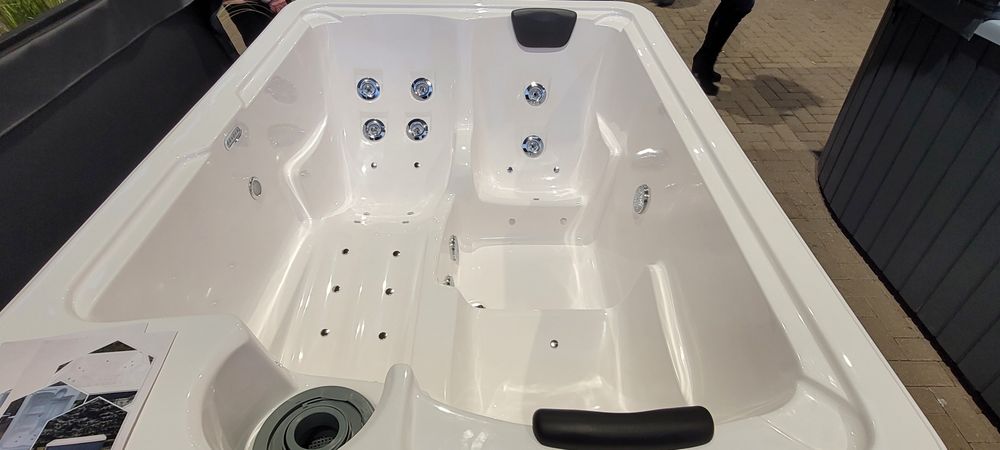 NOWOŚĆ Jacuzzi 3 osobowe 153 x 213 x 85cm Hydromasaż balia całoroczna