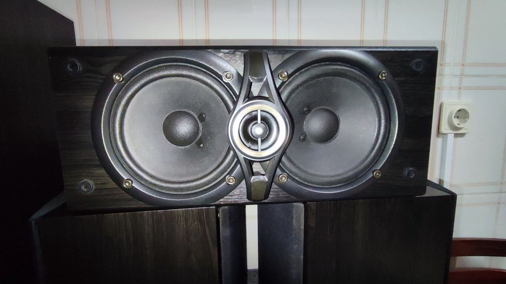 Colunas Kenwood music center