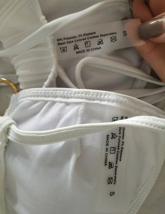 Bikini branco novo, com folhos