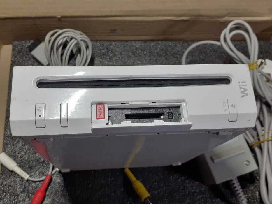 Приставка игровая Nintendo RVL-001 (EUR)