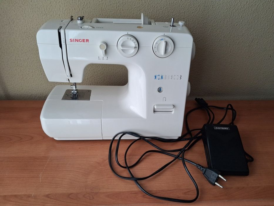 Máquina de costura elétrica